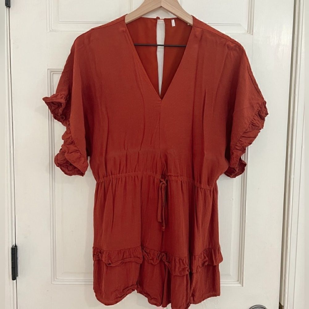 Ivy & Leo Orange Rust Flowy Ruffled Lined Romper Dress size small‎